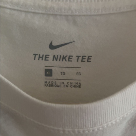 Nike XL Girl tee - Picture 2 of 5
